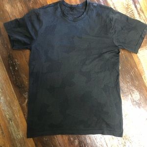 Lululemon Metal Vent Tech- Patterned Black/Gray